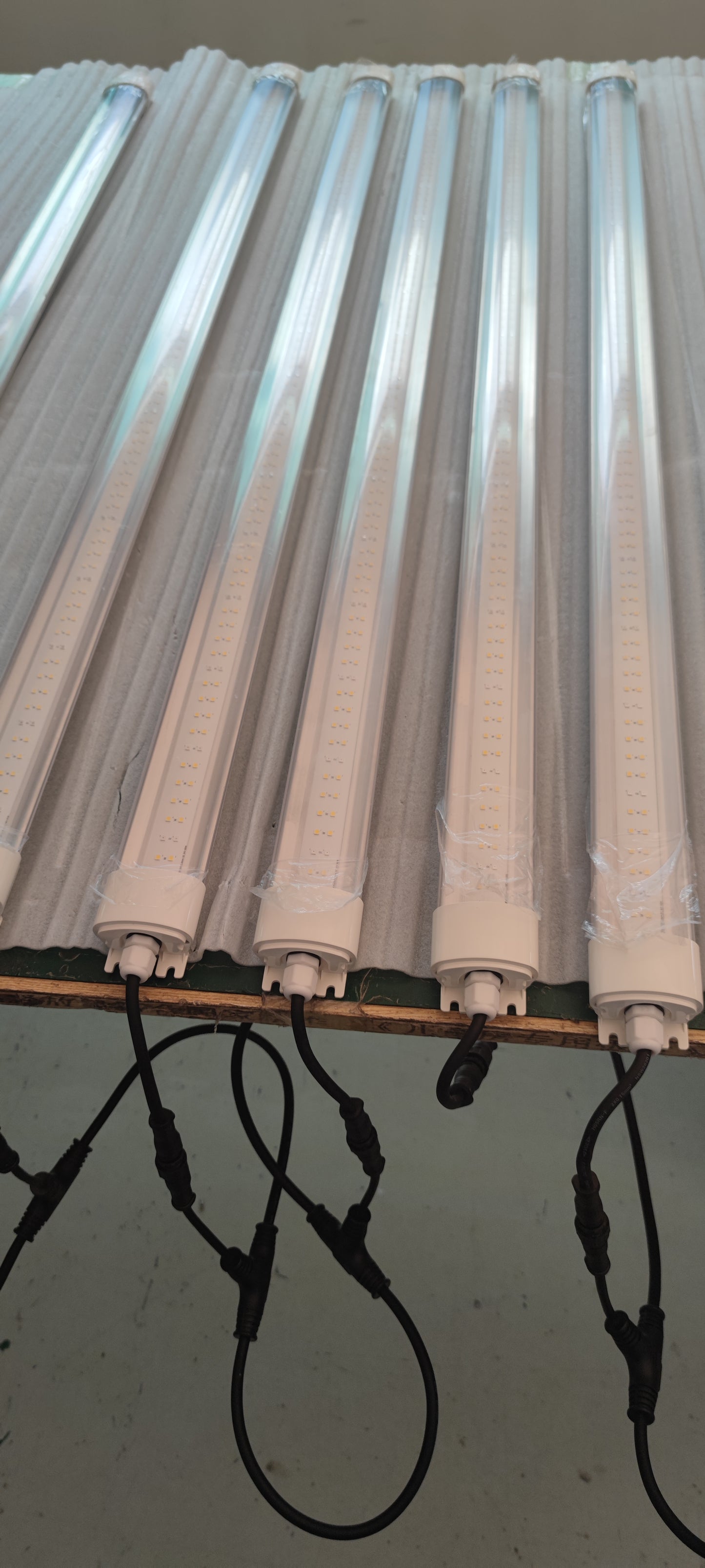 60W LED Grow Tube Light For Vertical Farming Leaf Greens/ Strawberry Growing